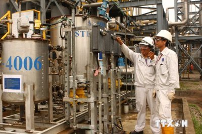 Vận hành thiết bị hoạt động tại Nhà máy lọc dầu Dung Quất