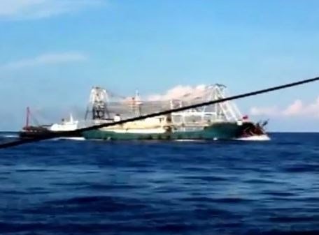 Tiết lộ clip tàu Trung Quốc tàn bạo đâm chìm tàu cá Việt Nam