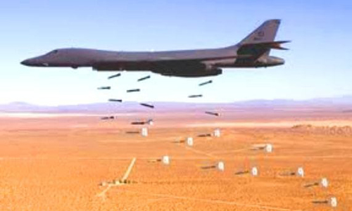 Máy bay Mỹ B-1 ném bom nhầm căn cứ NATO