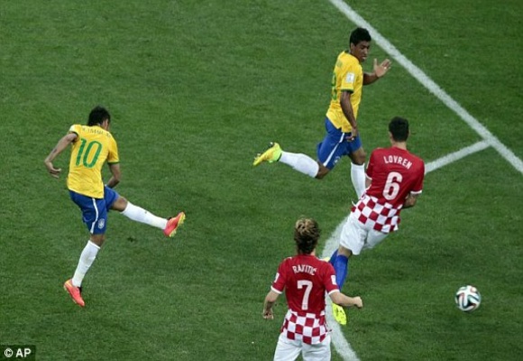 Trận mở màn World Cup 2014: Brazil giành trọn 3 điểm
