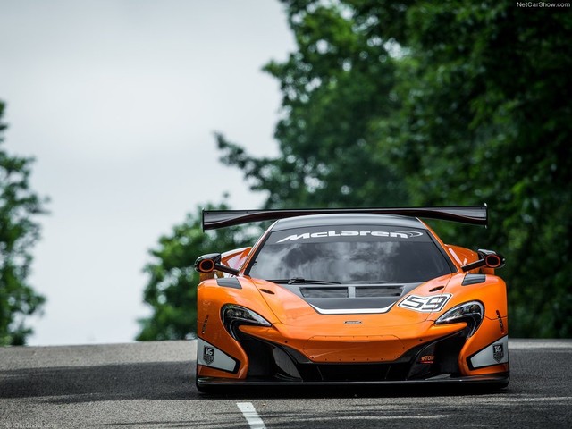 Cận cảnh siêu xe đua McLaren 650S GT3