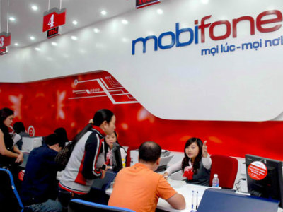 MobiFone tặng cẩm nang chống lừa đảo cho khách hàng