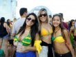 Brazil lấn lướt Colombia bằng... nữ CĐV xinh đẹp, gợi cảm