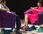 Hoa hậu Triệu Thị Hà xin lỗi về sự cố 'ngồi lên sách'