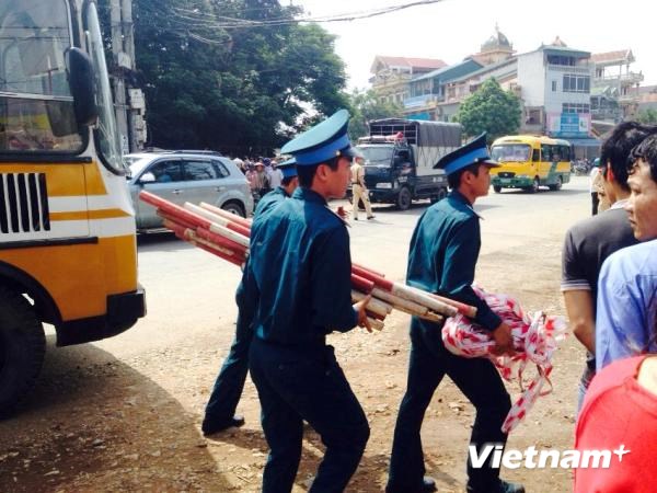 Video và ảnh hiện trường vụ máy bay bị rơi ở Hòa Lạc