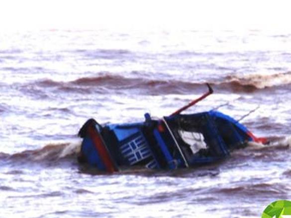 Bình Thuận: Chìm tàu cá, nhiều người mất tích