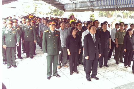 Đoàn viếng của Phó Thủ tướng Hoàng Trung Hải