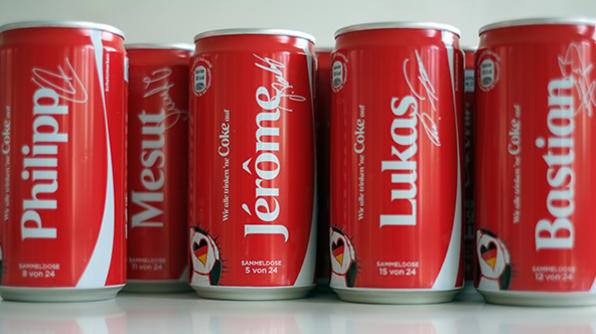 Lon Coca-Cola in tên tuyển thủ Đức thành hàng hot