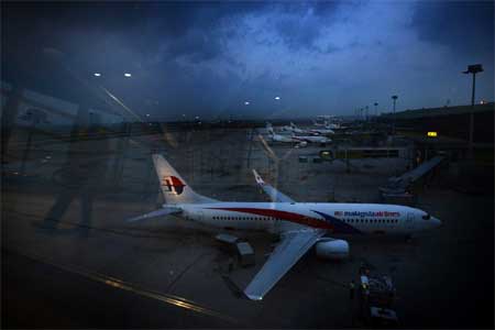 Hành khách hú vía vì máy bay Malaysia hoãn cất cánh khẩn cấp