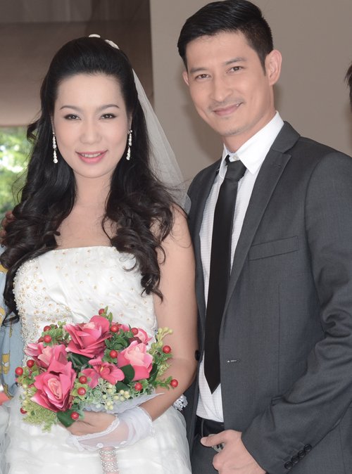 'Vợ mới' hơn Huy Khánh 9 tuổi là Á hậu Việt Nam năm 1994 Trịnh Kim Chi