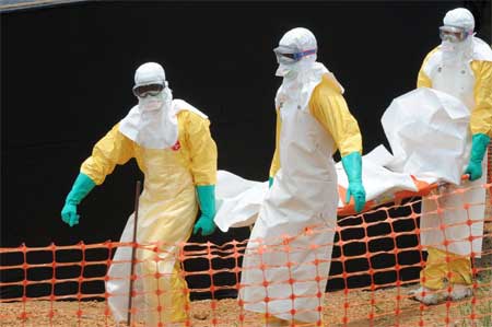 Cuộc chiến kinh hoàng của bác sĩ ở 'địa ngục' Ebola