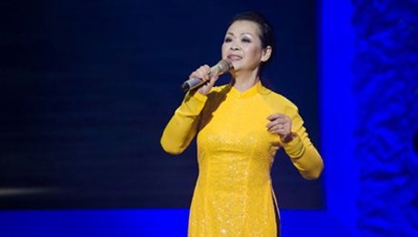 Khánh Ly hát tại Hà Nội đêm 2/8 vừa qua