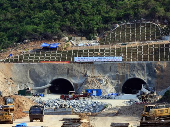 Đầu tư gần 5.000 tỷ cho Dự án hầm đèo Cù Mông