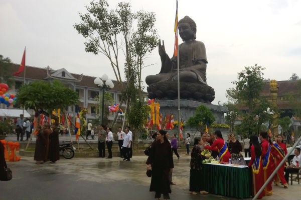 Đây là đại tượng Phật lớn nhất Đông Nam Á, cao 14,76 m, nặng 150 tấn