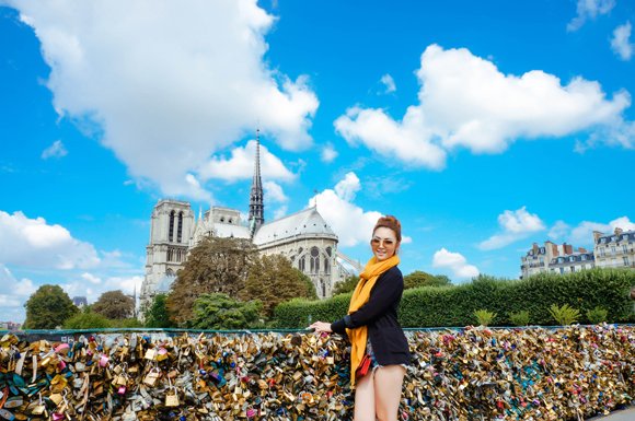 Hoa hậu Jennifer Chung dạo chơi ở Paris