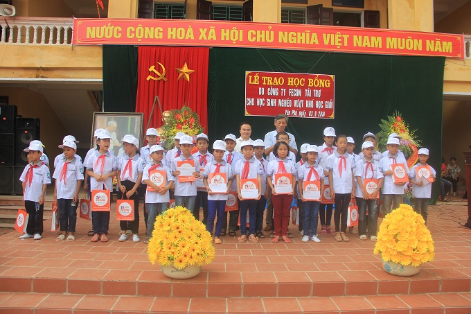 FECON trao học bổng cho học sinh nghèo vượt khó Nam Định