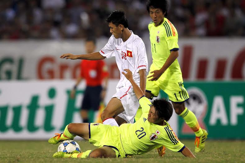 U19 Việt Nam kiểm soát tốt khu vực giữa sân trong hiệp 1 - Ảnh: Gia Hưng