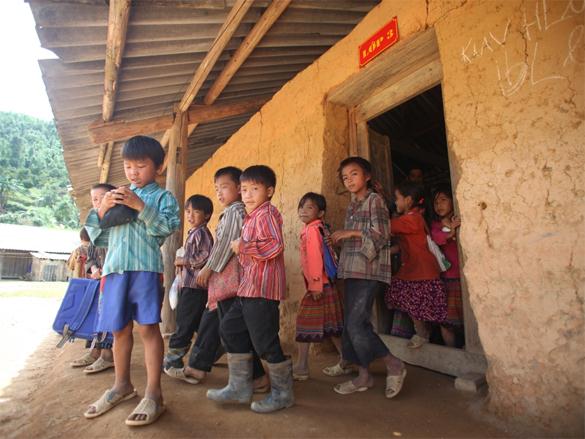 Những bàn chân trần xé đá đến trường ở Xín Mần, Hà Giang - ảnh 7