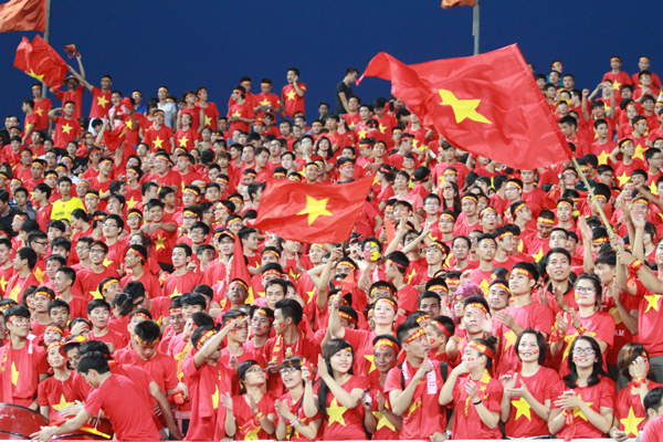 Khán giả, người hâm mộ luôn dành tình cảm cho các cầu thủ thi đấu hết mình, trình diễn thứ bóng đá đẹp như U19 Việt Nam