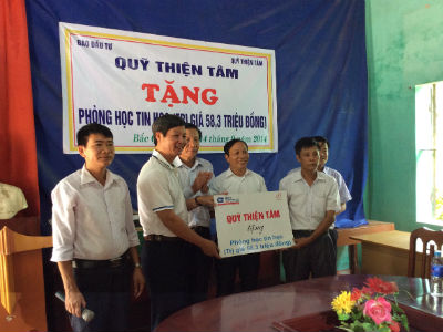 Báo Đầu tư, Vingroup tặng máy tính tại Bắc Giang