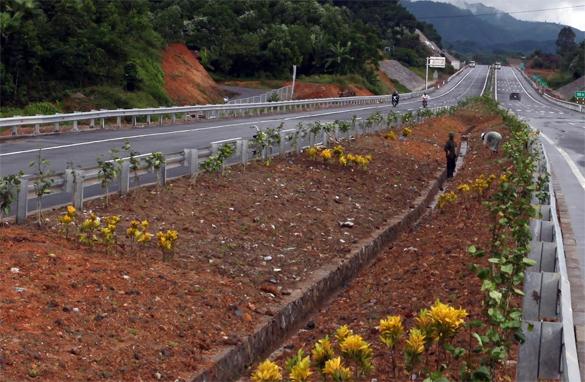 Các công đoạn cuối cùng đang được gấp rút hoàn thiện cho ngày thông xe