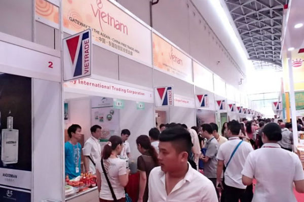 Nông sản, đồ gỗ Việt hút khách tại CAEXPO 2014 - ảnh 2