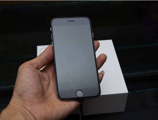 Mặt trước iPhone 6 bản này là 128GB màu xám