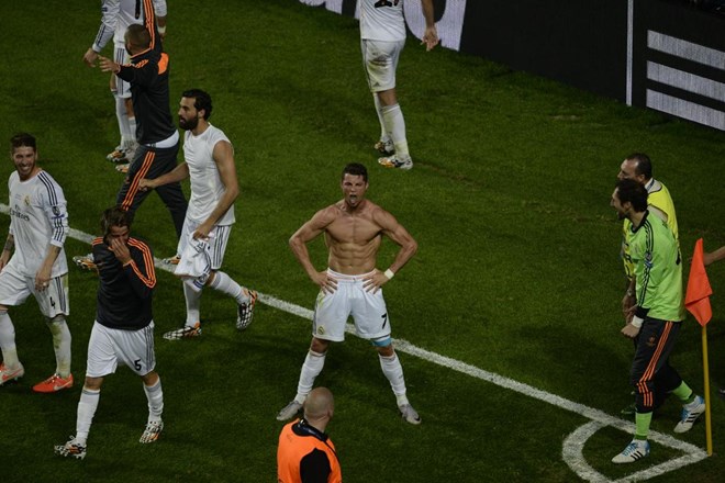 Real Madrid vùi dập Depor 8-2, Ronaldo lập hart-trick