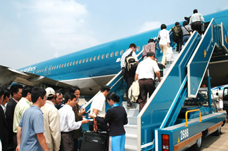 Máy bay Vietnam Airlines hạ cánh khẩn xuống Cao Hùng, cấp cứu hành khách