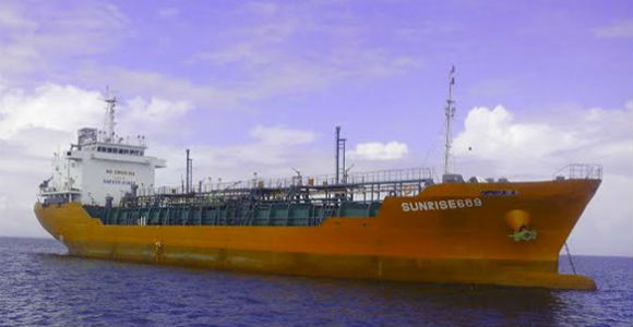 Cướp biển bán dầu của tàu Sunrise 689 cho ai?
