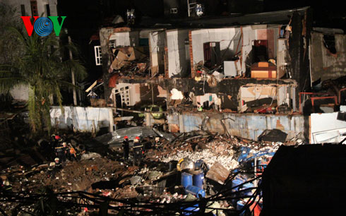 Nổ lớn giữa TP.HCM làm sập 7 ngôi nhà, ít nhất 1 người chết