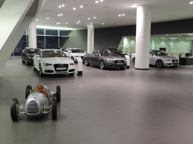 Showroom Audi. Ảnh 3