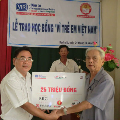 Báo Đầu tư trao học bổng cho học sinh nghèo tỉnh Kiên Giang