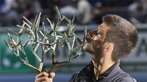 Djokovic trở thành tay vợt đầu tiên bảo vệ được chức vô địch Paris Masters