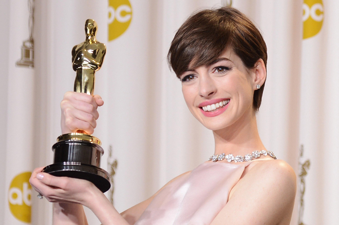 'Công chúa' Anne Hathaway chinh phục tượng vàng Oscar