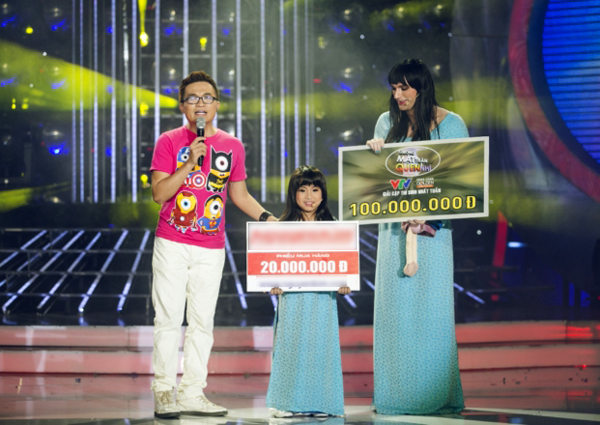 Kyo York - Uyên Nhi giành giải thưởng 100 triệu lần 2
