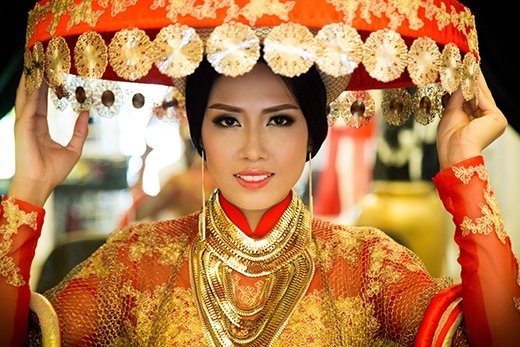Ngắm trang phục dân tộc lộng lẫy của Nguyễn Thị Loan tại Miss World 2014