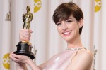 'Công chúa' Anne Hathaway chinh phục tượng vàng Oscar