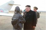 Ông Kim Jong-un đích thân chụp ảnh cho nữ phi công quân sự