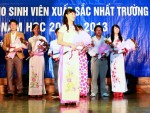 Nữ sinh ĐH Xây dựng đoạt giải thưởng 5.000 USD