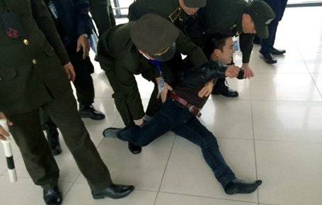 Nam thanh niên có biểu hiện 'ngáo đá' làm loạn sân bay Nội Bài