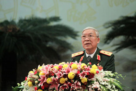 Trung tướng Trần Hanh, Anh hùng LLVT Nhân dân phát biểu tại lễ mít tinh