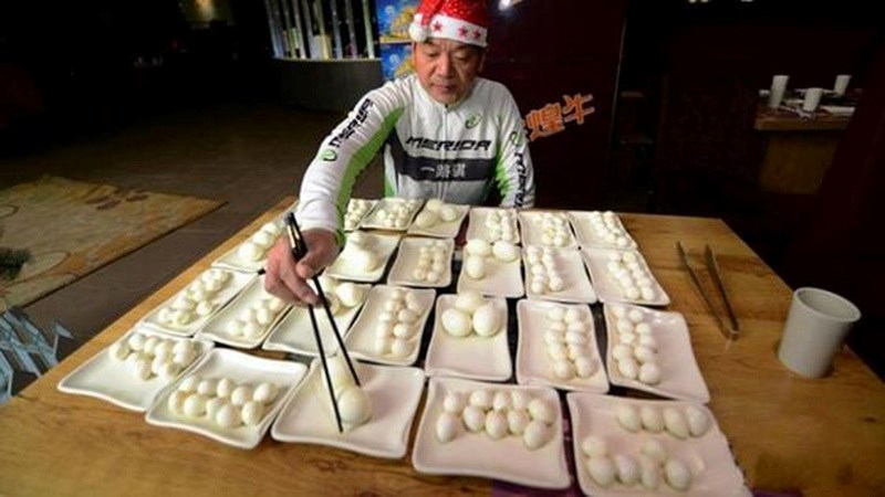 Người đàn ông ăn 160 quả trứng 4