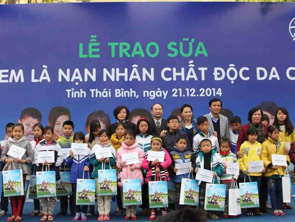 Quỹ sữa Vươn cao Việt Nam của Vinamilk đến với trẻ em Thái Bình