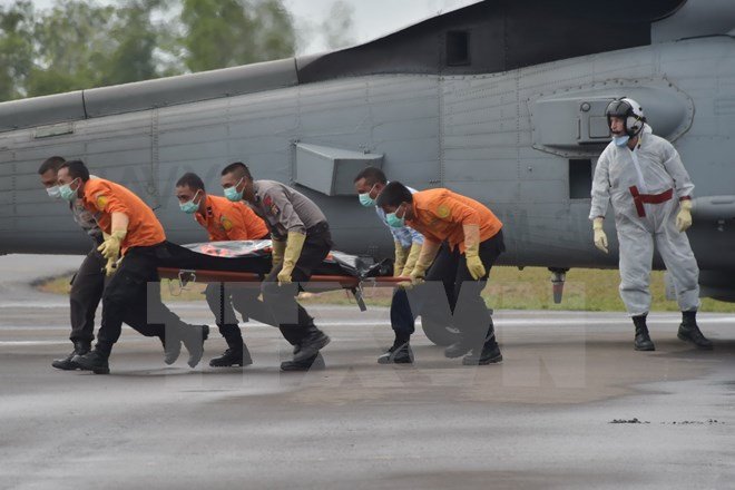 Đã tìm thấy 34 thi thể nạn nhân trong vụ máy bay QZ8501 gặp nạn