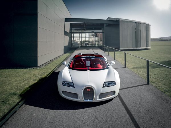 Siêu xe siêu sang Bugatti Veyron còn 'ế' 8 chiếc