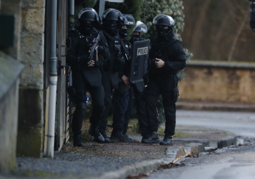 Pháp huy động 88.000 cảnh sát sau vụ tấn công toà soạn báo