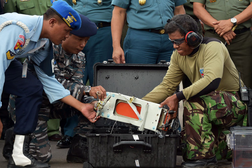 Indonesia trục vớt hộp đen thứ hai của QZ8501