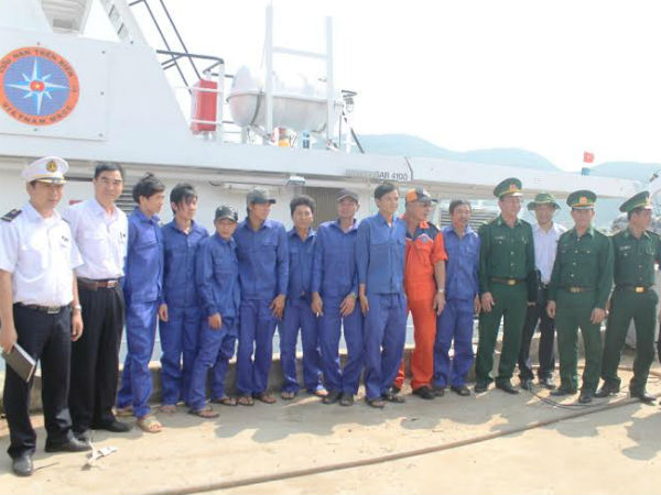Bình Định: 8 thuyền viên gặp nạn đã về tới Quy Nhơn