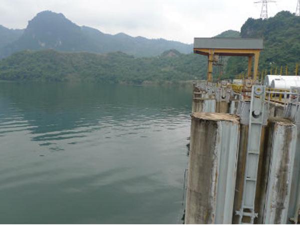 Nước bán được tiền, cho không vẫn ế